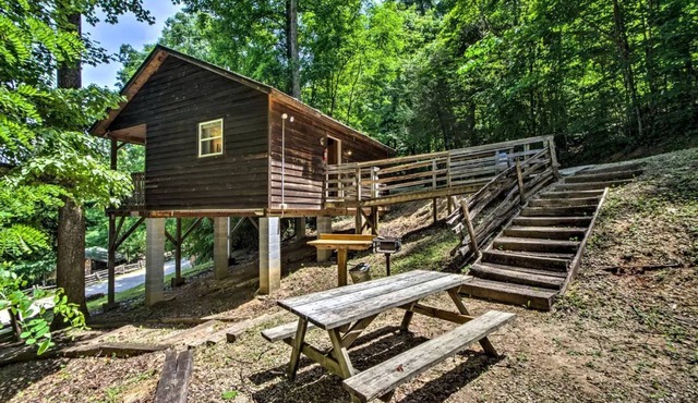 Elevated Tree Cabin in the Woodlands on the Nantahala River, North Carolina
