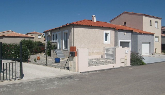 Elevated Villa with Terrace, Garden & Garage - A/C & Sleeps 6