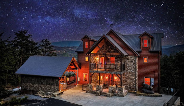 Elevator! Indoor Pool, 2 Arcades, Outdoor Kitchen and Firepit 8per Hot Tub