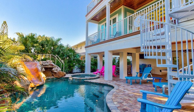 Elevator - Summer Retreat by SeaBreeze Vacation