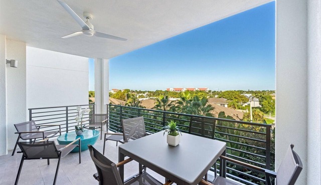 ELEVEN ELEVEN CENTRAL 445 - Luxury Condo Downtown Naples w/Resort Amenities