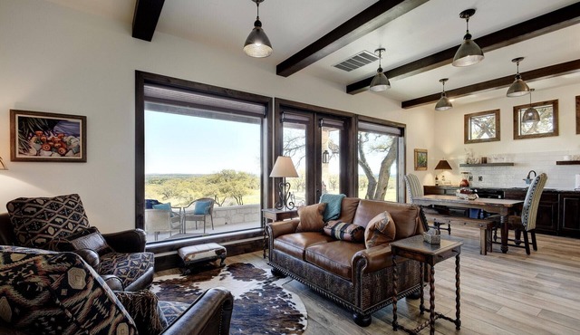 Eleven Eleven Ranch - Professionally Decorated Romantic Getaway w/Great Views!