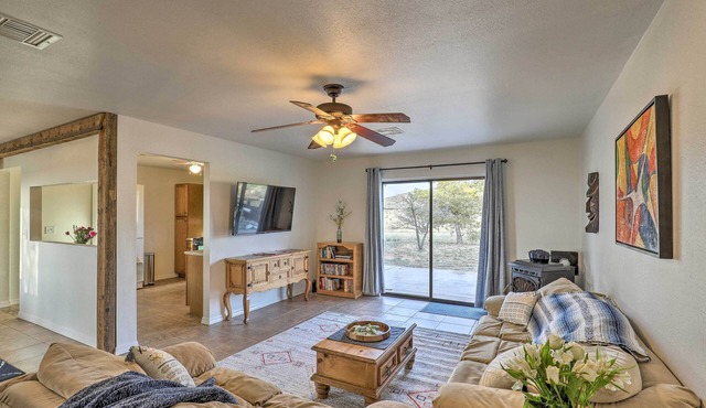 Elgin Home w/Mountain Views ~ 3 Miles to Wineries