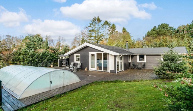 "Eli" - 1.4km from the sea by Interhome