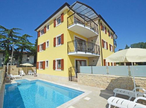 Elia Apartments