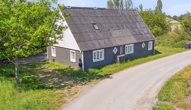 "Eliane" - 1.8km from the sea by Interhome