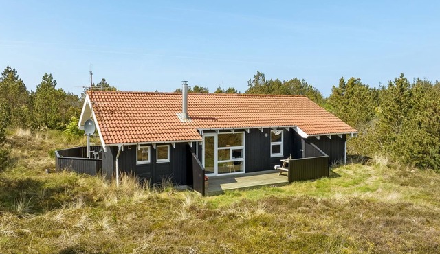 "Elisenda" - 1km from the sea by Interhome