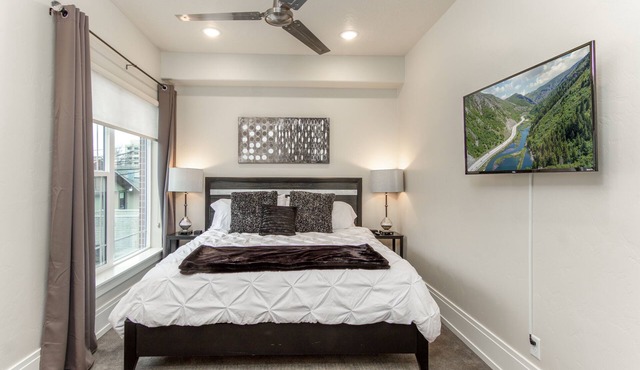 ★ Elite 1 Bedroom Suite ★ 400+Wi-Fi★King Bed★ BYU★