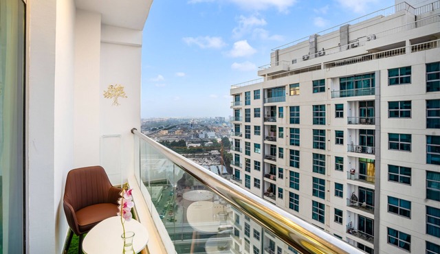 Elite 3BR Haven with Panoramic Marina & Sea Views