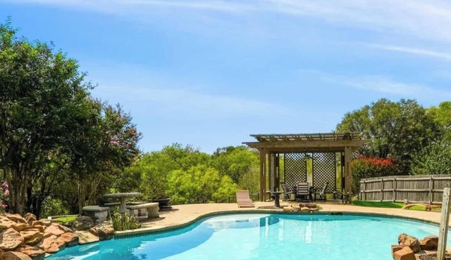 Elite 4BR/2B Home with Hot Tub, Pool, and BBQ
