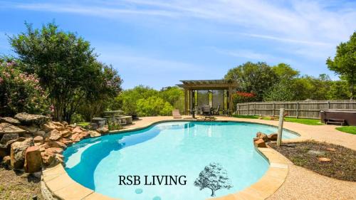 Elite 4BRHome with Hot Tub Pool and BBQ