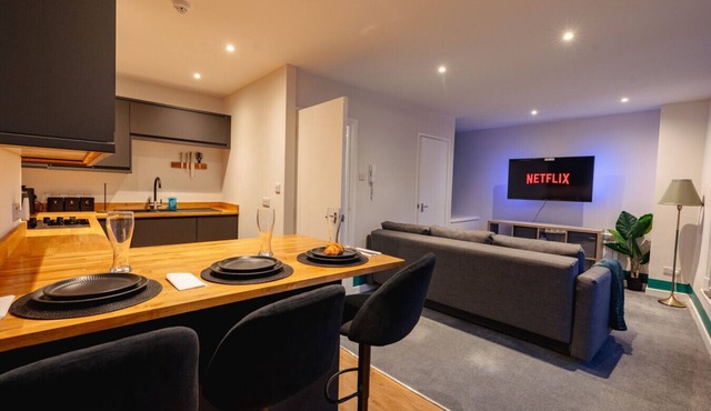 Elite City Centre Apartment