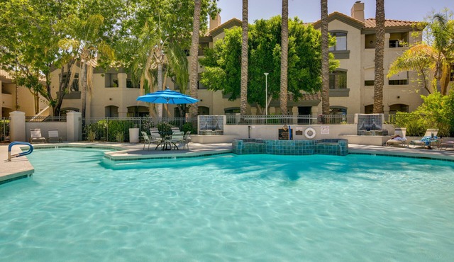 Elite Golf Hub in Scottsdale: Resort Perks & Patio
