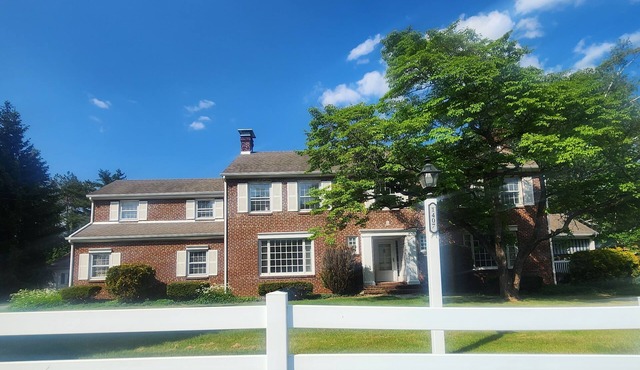 Elite historic Atherton estate centrally located and 2.4 miles from stadium.