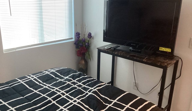 Elite home near Sofi, Intuit, Kia Stadiums, LAX, local shops, beaches & more!