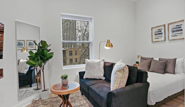 Elite Studio Apartment in Uptown near Shops