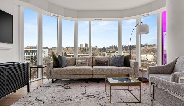 Elite Urban Living: 3BR w/DT Views, AC & Parking