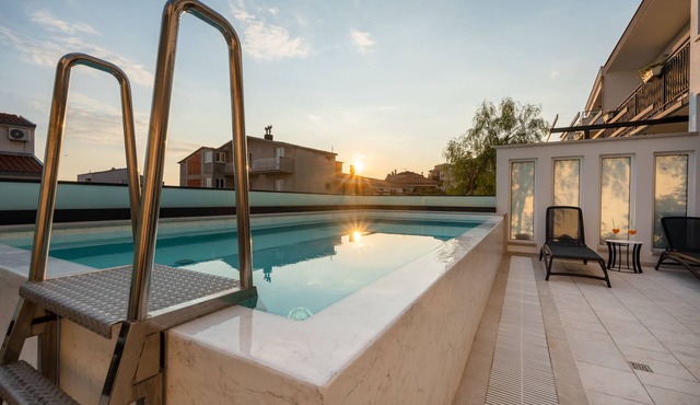 Elite villa- 5 minutes to the beach