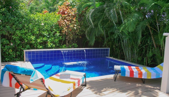 Eliza Street Retreat, 2 bedroom, 2 bathrm, + loft, private pool, great location