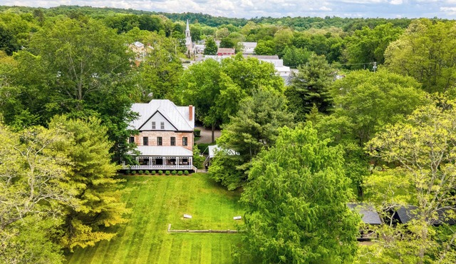 Elizabeth House by AvantStay | Historic Event Manor w/Cabins + Pool | Sleeps 20