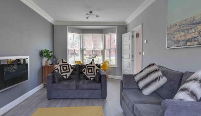 Elizabeth II Five Bedroom Spacious Home