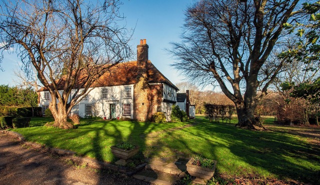 Elizabethan Farmhouse with Private Woods and Hot Tub