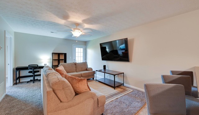 Elizabethtown Apt: 3 Mi to Dtwn!