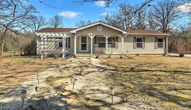Elk City Cabin w/ Deck & Gas Grill!