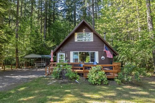 Elk Country Cabin | Wood Stove, BBQ, EV Charger
