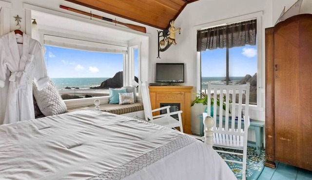 Elk Cove Inn & Spa Cottage Panoramic Ocean Views, Beach Access Sleeps 2