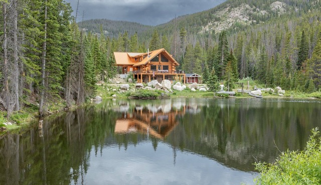 Elk Creek Lodge- Beautiful Rocky Mountain Getaway!