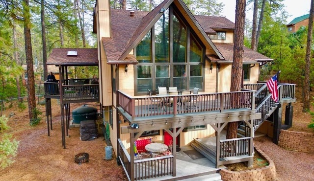 Elk Crossing Mountain Retreat, Family & Couples staycation! 3 Decks, 3000+ sf