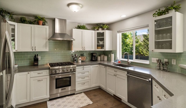 Elk Grove - Large 5 Bedroom Home on the Way to Big Sky just outside Bozeman.