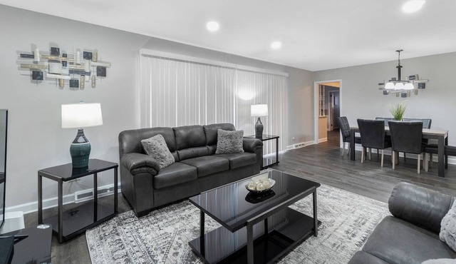 Elk Grove Village Rental