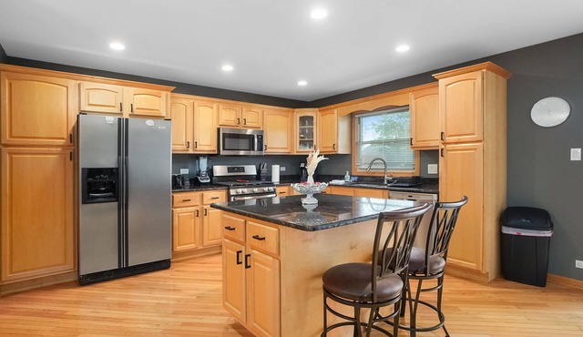 Elk Grove Village Rental - Kingsbridge Rd