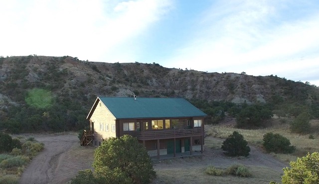Elk Haus Cabin, 5BR, 2.5 Bath, Pool Table, Sleeps 10-12, Super Private