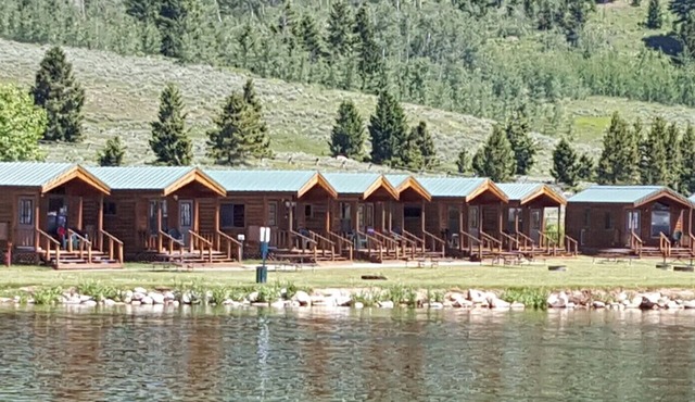 Elk Haven Camping (Cabin 16)