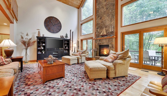 Elk Hollow by AvantStay | Lakefront Chalet w/Game Room & Fire Pit