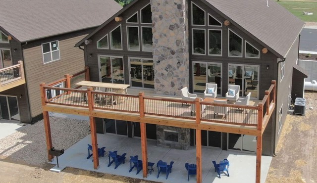 Elk Lodge-ADA plus water views & Pickleball Court