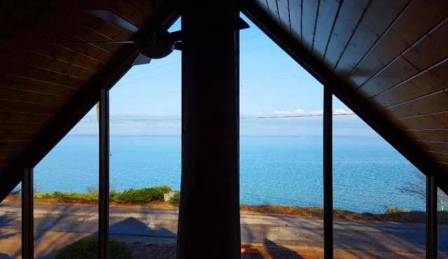 ELK RAPIDS SUNSET CHALET - Sandy Beach frontage & Sunset over the bay