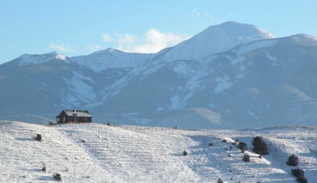 Elk Ridge cabin with great views near Yellowstone