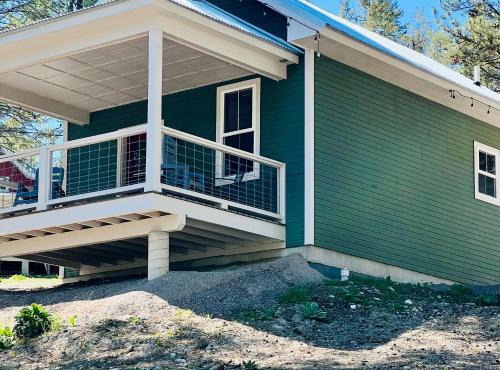 Elk Ridge Village 201A Cozy Cabin with views of Flathead Lake and the mountains