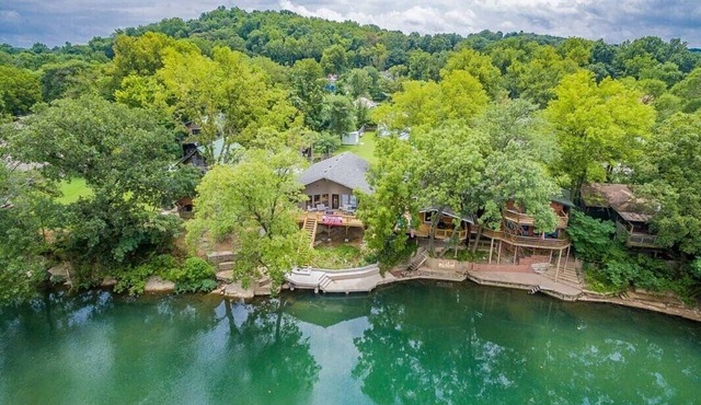 Elk River Cabin That Sleeps Up To 18