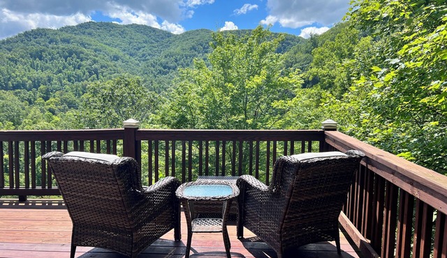 Elk River Cabin Watauga Lake Hot Tub 3 Stories 3 Bedrooms Mountain View’s hiking