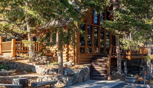 Elk Road Cabin- Mountain Views, Public Land Access, Large outdoor Spaces