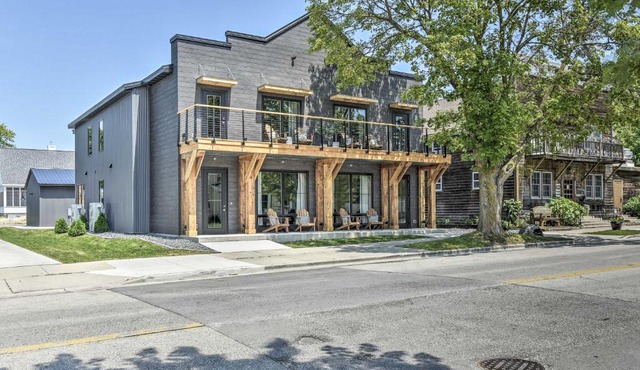 Elkhart Lake Townhome - 3 Mi to Road America!