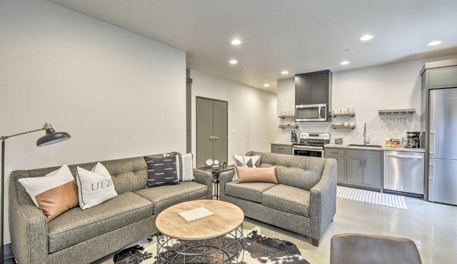 Elkhart Lake Townhome - 20 Mi to Sheboygan!