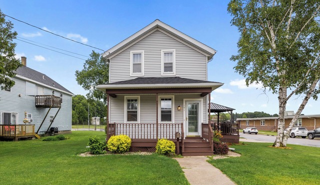 Elkhart Lake, WI home close to lake, downtown, and Road America racetrack