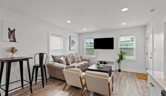 Elkhorn Cottage - Peaceful Creekside Stay