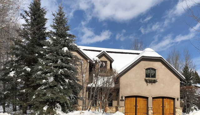 Elkhorn Entertainer! Large Luxury Home, Private Hot Tub, Billiards Room, WiFi AC